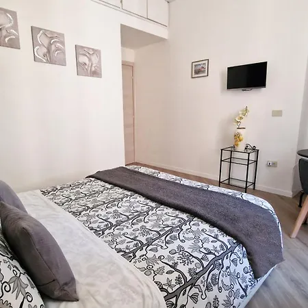 Myomax Hospety Group * Rome